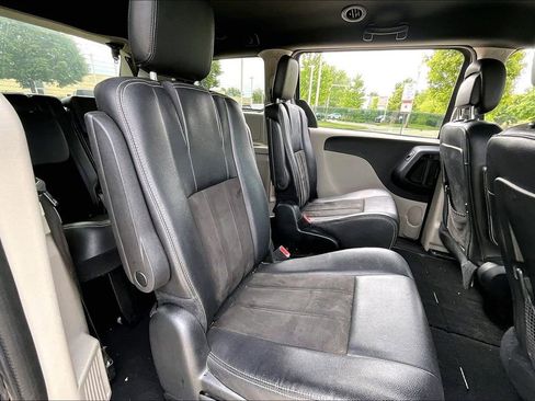 Used 2019 Dodge Grand Caravan SXT FWD image 29