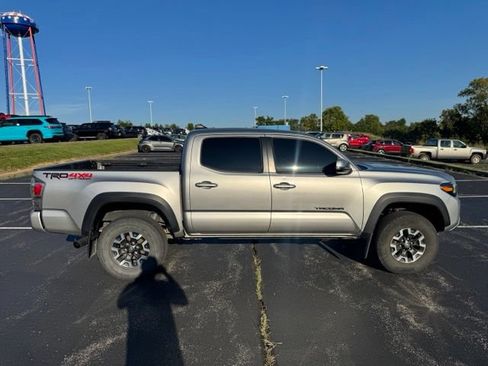 Used 2021 Toyota Tacoma TRD Off-Road w/ Technology Package AWD/4WD image 2