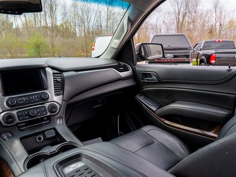 Used 2017 Chevrolet Suburban LT AWD/4WD image 31