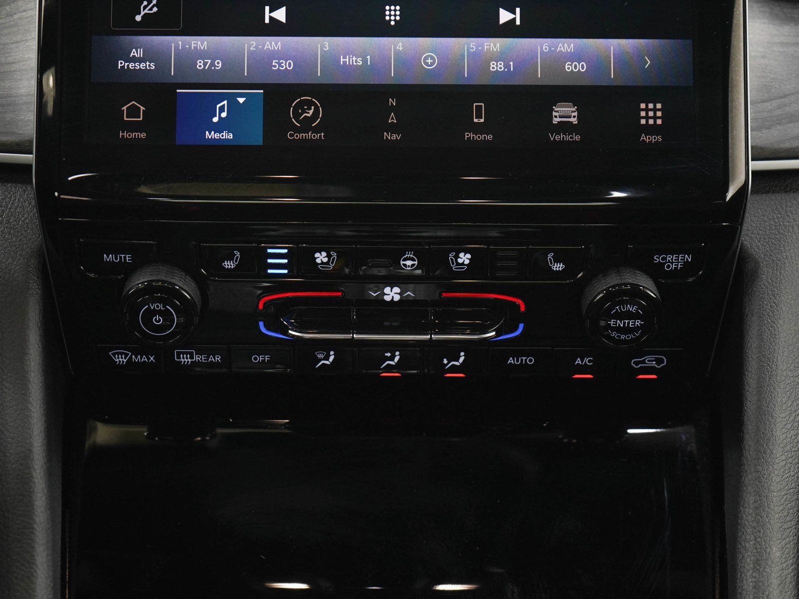 Used 2024 Jeep Grand Cherokee Limited w/ Luxury Tech Group II AWD/4WD image 19