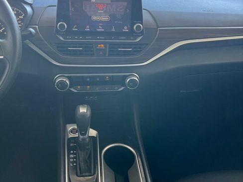 Used 2024 Nissan Altima 2.5 SV FWD image 7