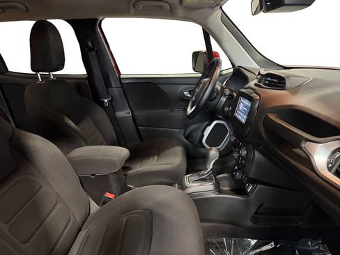 Used 2018 Jeep Renegade Latitude w/ Cold Weather Group AWD/4WD image 18