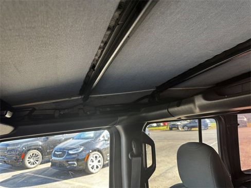 Certified 2022 Jeep Wrangler Unlimited Sport image 37