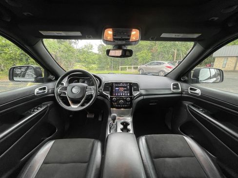 Used 2019 Jeep Grand Cherokee Altitude AWD/4WD image 18
