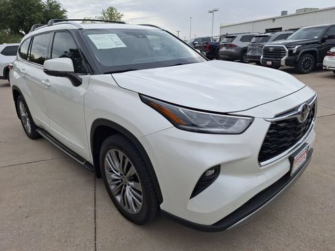 Used 2021 Toyota Highlander Platinum FWD image 8