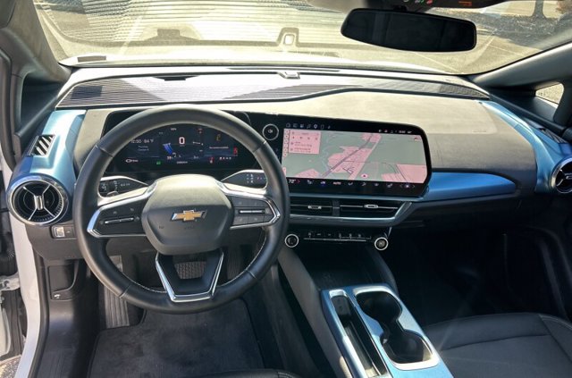 Used 2024 Chevrolet Equinox EV LT AWD/4WD image 3