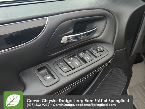 Used 2017 Dodge Grand Caravan SE FWD image 20