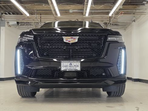 Used 2023 Cadillac Escalade ESV V AWD/4WD image 3