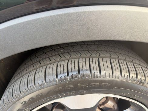 Used 2019 Volvo XC40 T5 Momentum image 18