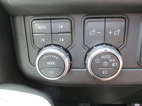 New 2026 GMC Yukon Denali w/ Denali Reserve Package AWD/4WD image 17