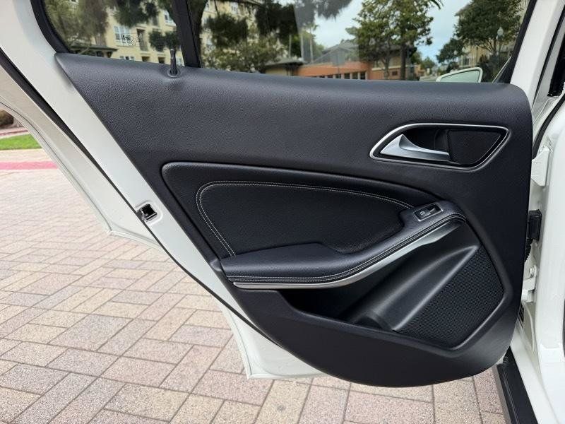 Used 2018 Mercedes-Benz GLA 250 4MATIC image 48