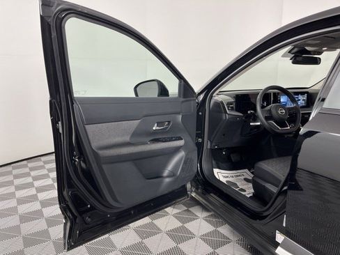 Used 2025 Nissan Kicks SV FWD image 14