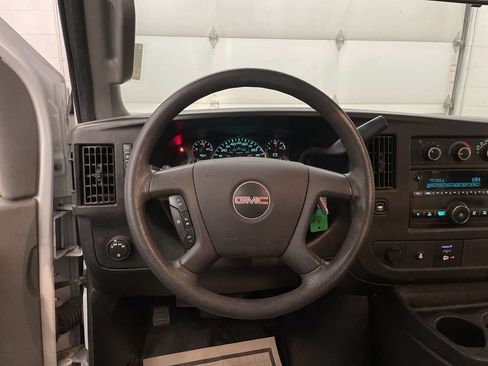 Used 2017 GMC Savana 2500 RWD image 3