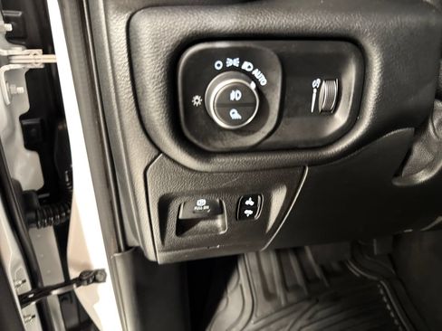 Used 2020 RAM 1500 Big Horn AWD/4WD image 18