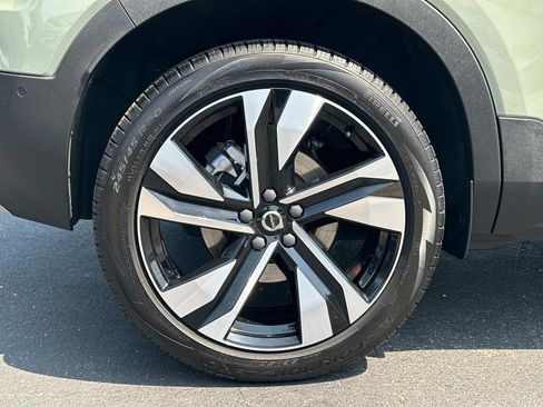 Certified 2024 Volvo XC40 B5 Ultimate w/ Climate Package image 27