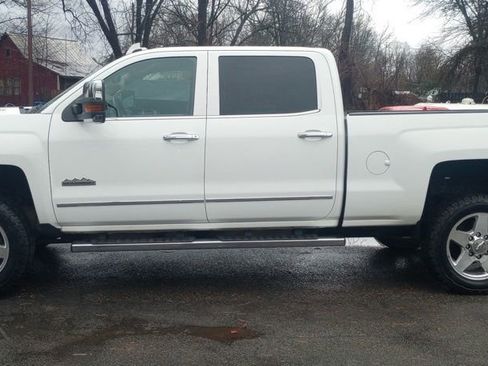 Used 2015 Chevrolet Silverado 2500 High Country w/ Duramax Plus Package image 4