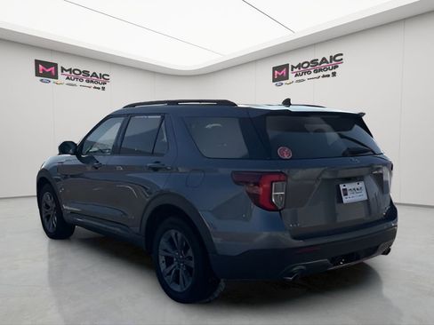 Used 2023 Ford Explorer XLT w/ Equipment Group 202A image 7