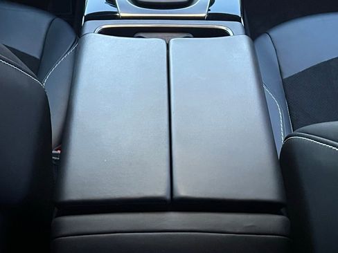 Used 2022 Aston Martin DBX Base image 28