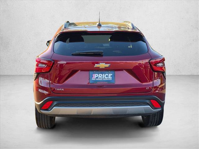Used 2025 Chevrolet Trax LT w/ LT Convenience Package FWD image 6