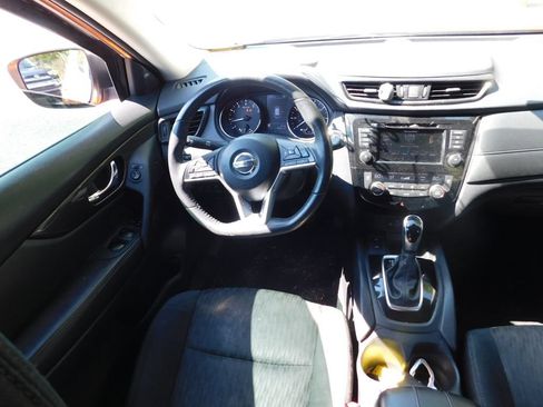 Used 2019 Nissan Rogue SV w/ Premium Package AWD/4WD image 6
