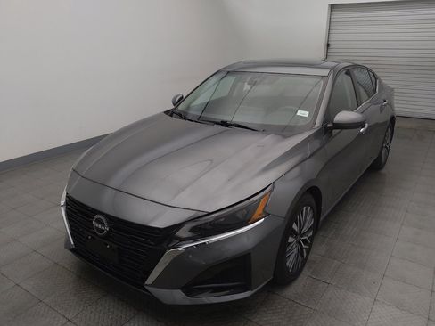 Used 2023 Nissan Altima 2.5 SV w/ SV Premium Package FWD image 15