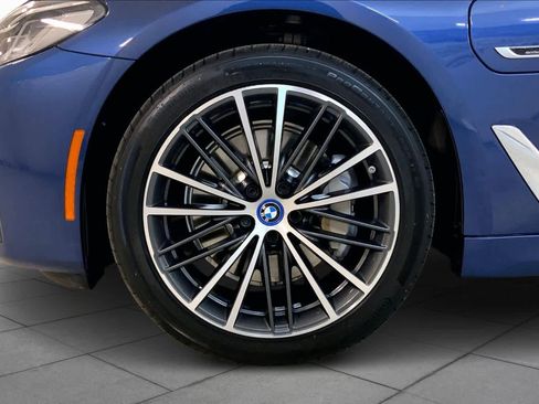 Certified 2023 BMW 530e xDrive w/ Premium Package image 10