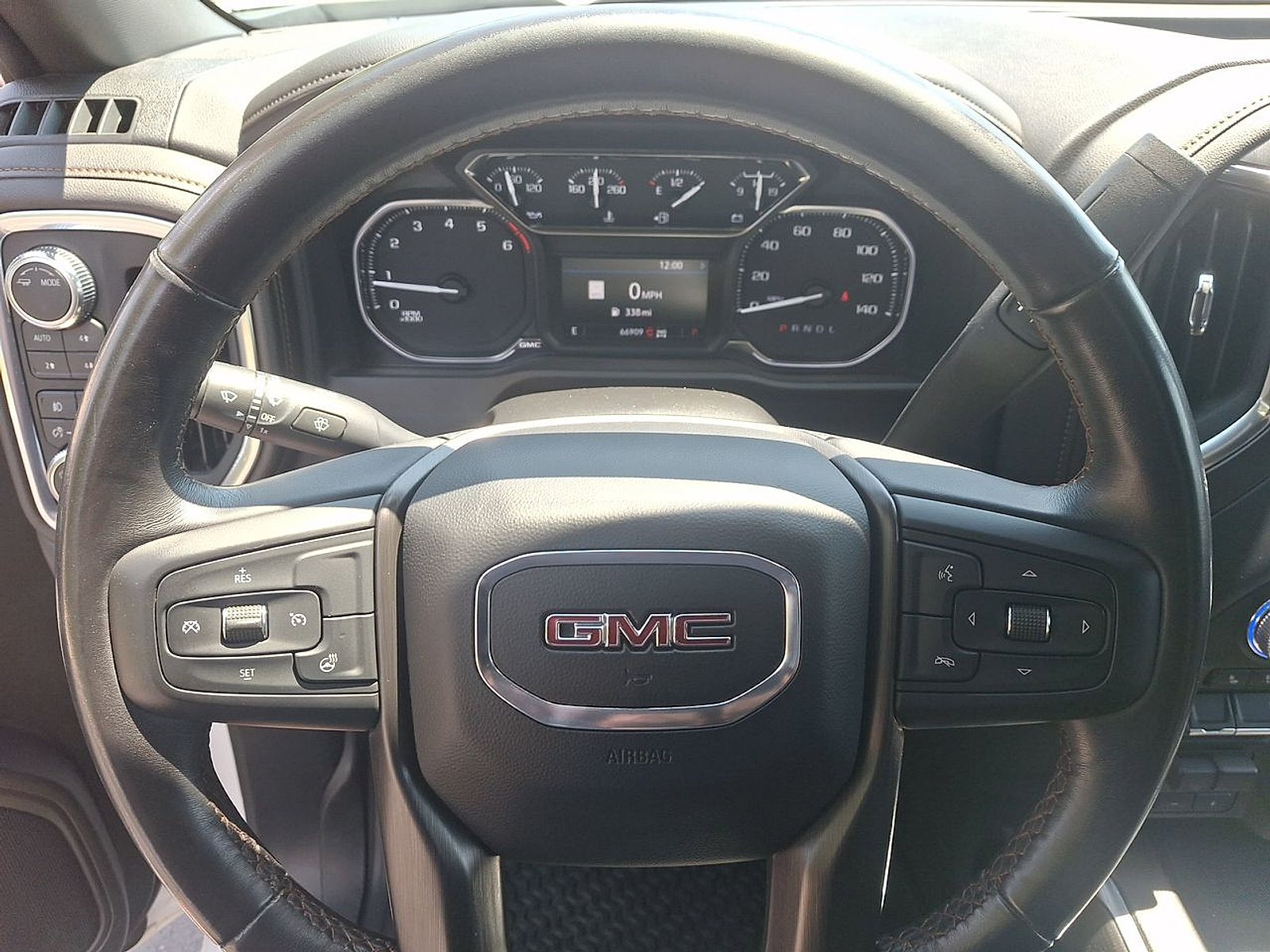 Used 2022 GMC Sierra 2500 AT4 w/ AT4 Preferred Package AWD/4WD image 16