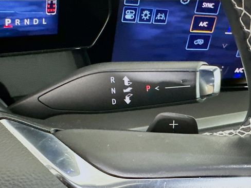 Used 2025 Chevrolet Traverse LT image 25