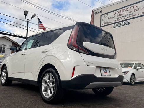 Used 2025 Kia Soul LX w/ LX Technology Package FWD image 8