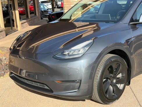 Used 2020 Tesla Model Y Long Range image 12