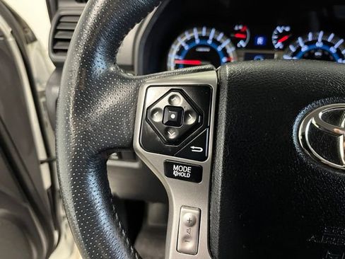Used 2017 Toyota 4Runner SR5 AWD/4WD image 25