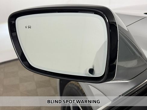 Used 2022 Buick Enclave Essence w/ Sound and Sites Package image 6