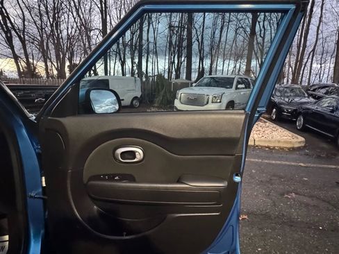 Used 2018 Kia Soul + image 25