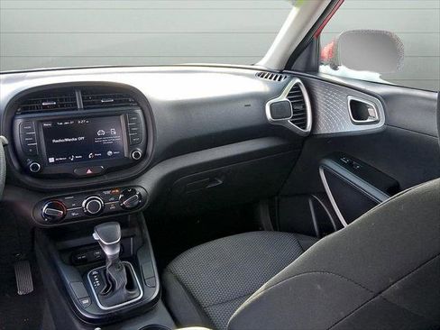 Used 2023 Kia Soul LX w/ LX Technology Package image 28