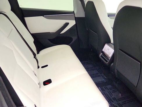 Used 2026 Tesla Model Y Long Range image 27