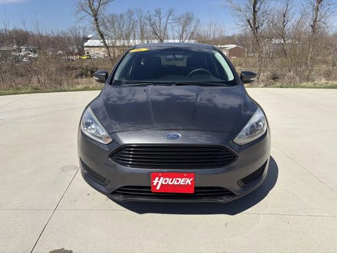 Used 2016 Ford Focus SE image 2
