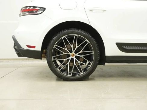 Certified 2026 Porsche Macan AWD/4WD image 43
