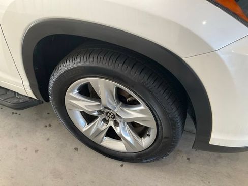 Used 2017 Toyota Highlander Limited FWD image 27