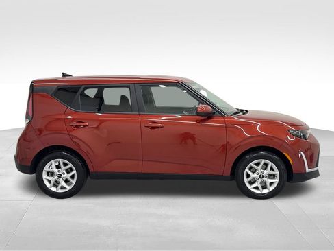 Used 2024 Kia Soul LX w/ Option Group 015 FWD image 8