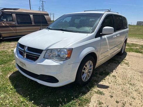 Used 2016 Dodge Grand Caravan SXT FWD image 12