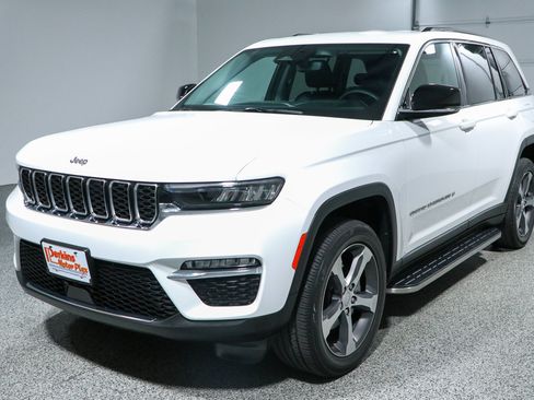 Used 2023 Jeep Grand Cherokee Limited w/ Trailer Tow Prep Group (B) AWD/4WD image 31