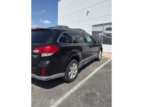Used 2010 Subaru Outback 2.5i Premium AWD/4WD image 3