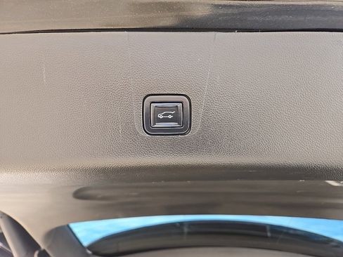 Used 2023 Chevrolet Traverse Premier image 48