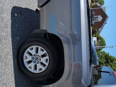 Used 2024 Nissan Frontier SV w/ SV Convenience Package image 18