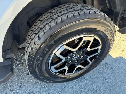 Used 2023 Ford Bronco Outer Banks image 10