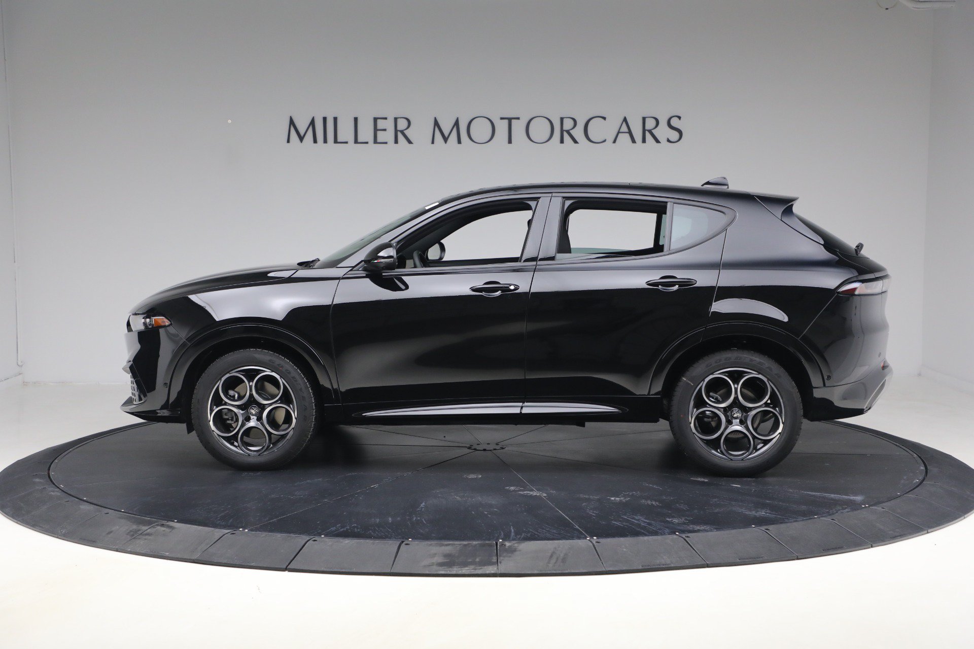 New 2026 Alfa Romeo Tonale w/ Active Assist Package AWD/4WD image 3