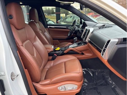 Used 2017 Porsche Cayenne Platinum Edition image 14