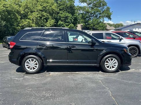 Used 2017 Dodge Journey SE FWD image 2