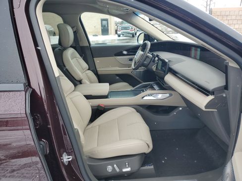 Certified 2024 Lincoln Nautilus Reserve w/ Equipment Group 203A image 9