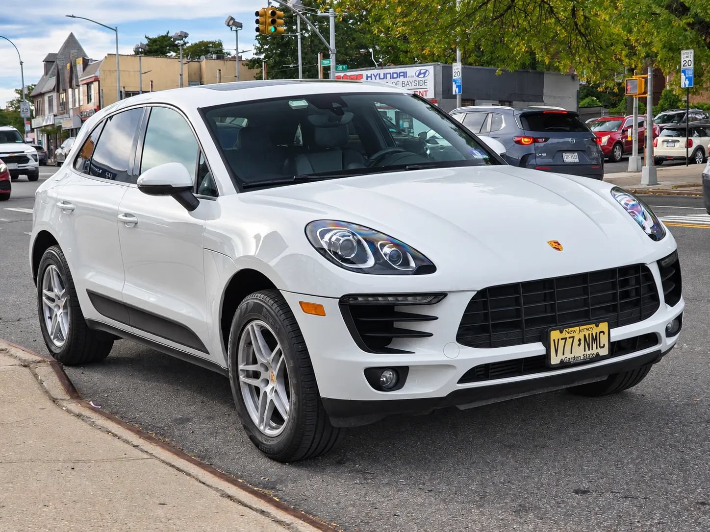 Used 2017 Porsche Macan AWD/4WD image 4